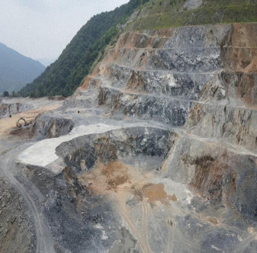 福建春驰集团水泥用石灰石岩露天矿山控爆工程